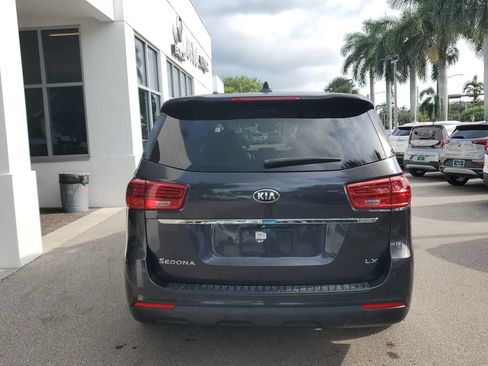 Used 2020 Kia Sedona LX FWD image 4