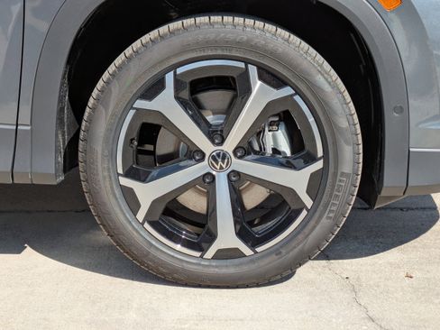 New 2026 Volkswagen Tiguan SE image 11