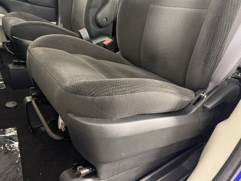 Used 2018 Dodge Grand Caravan SE w/ UConnect Hands-Free Group FWD image 16