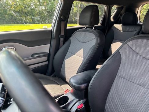 Used 2017 Kia Soul + FWD image 13