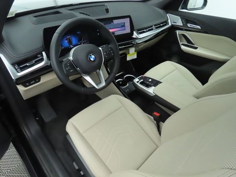 Used 2025 BMW X1 xDrive28i w/ Premium Package image 10