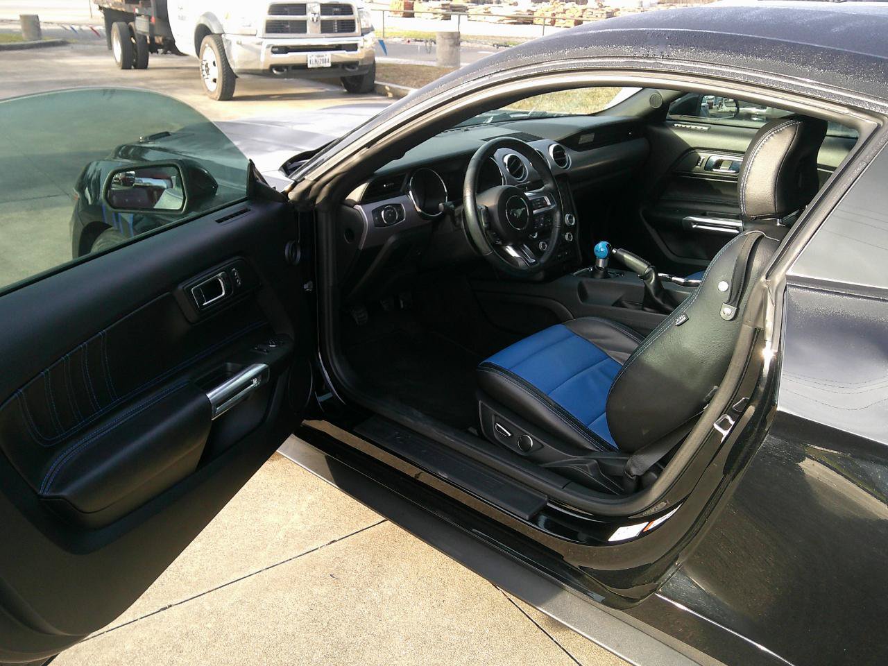 Used 2016 Ford Mustang GT w/ Black Accent Package RWD image 8