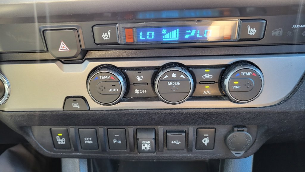 Used 2020 Toyota Tacoma Limited RWD image 35
