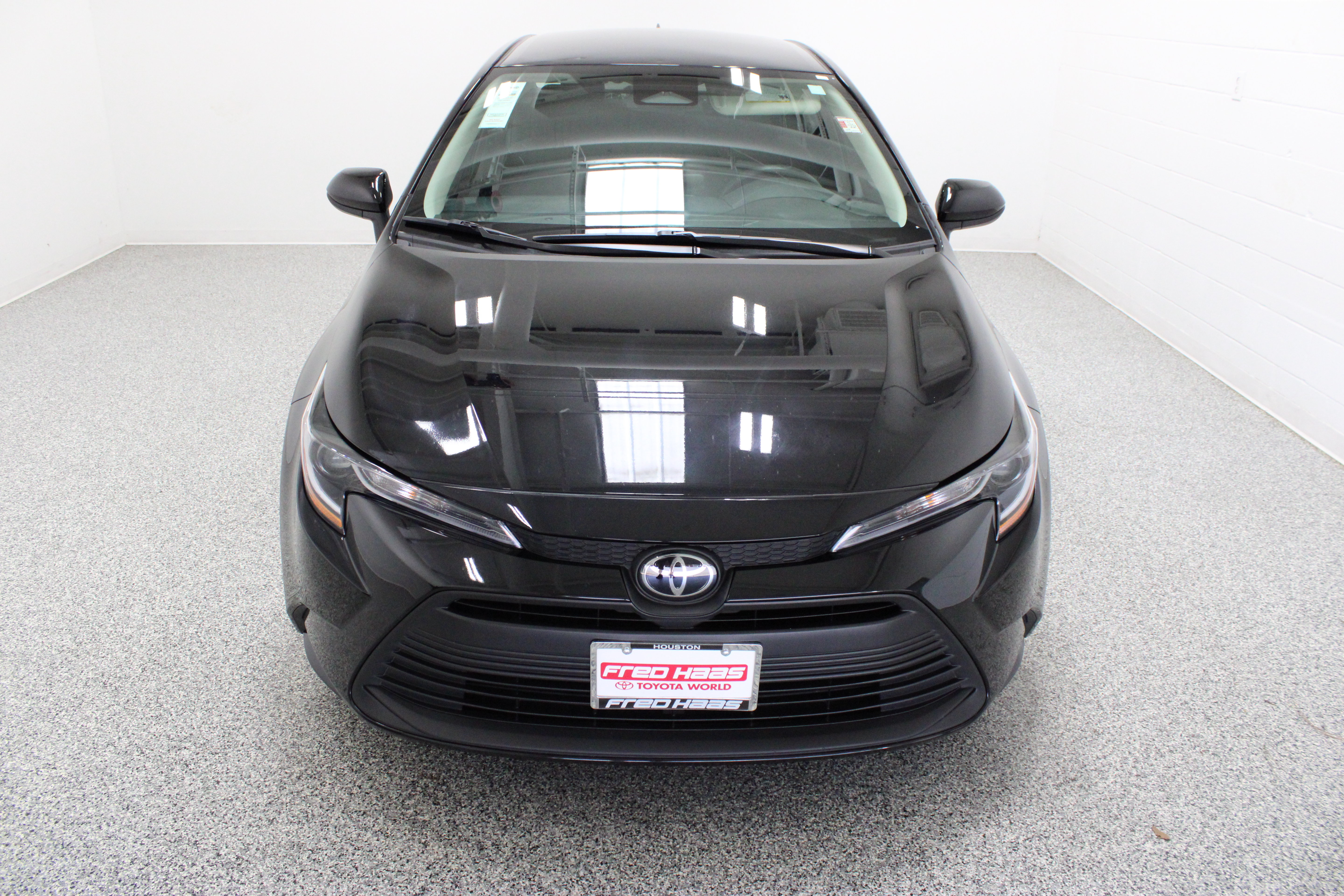 Used 2026 Toyota Corolla LE FWD image 3
