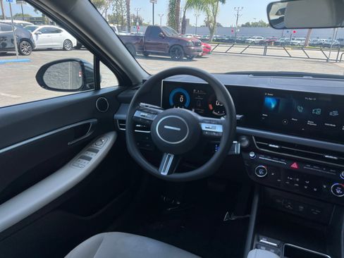 Used 2025 Hyundai Sonata SEL FWD image 19