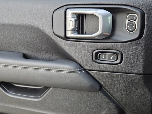 New 2022 Jeep Wrangler Unlimited Sahara image 21