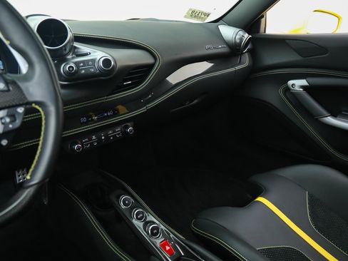 Certified 2022 Ferrari F8 Tributo RWD image 32