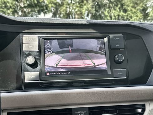 Used 2023 Volkswagen Jetta SE w/ Panoramic Sunroof Package FWD image 27