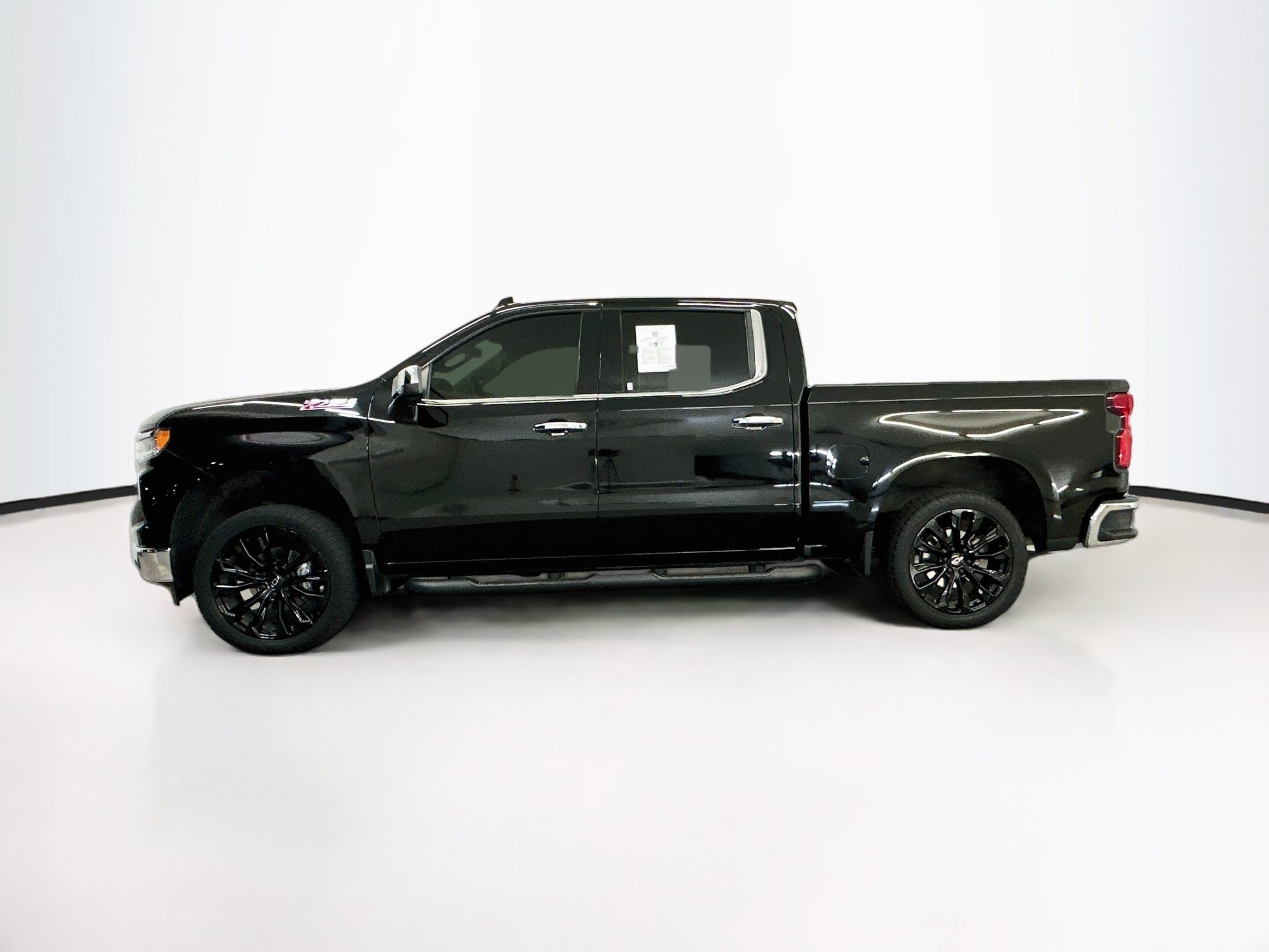 Used 2023 Chevrolet Silverado 1500 LTZ AWD/4WD image 4