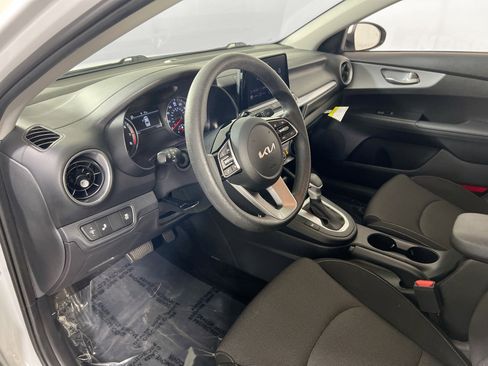Used 2023 Kia Forte LXS w/ LXS Technology Package image 9