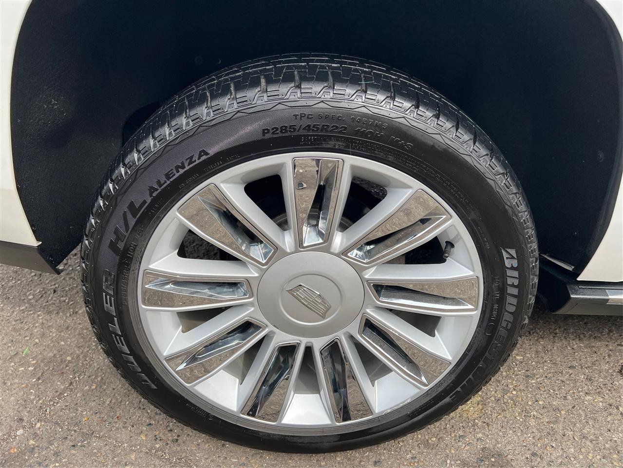 Used 2017 Cadillac Escalade Platinum AWD/4WD image 17