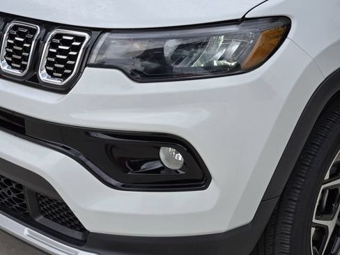 Used 2025 Jeep Compass Limited AWD/4WD image 9