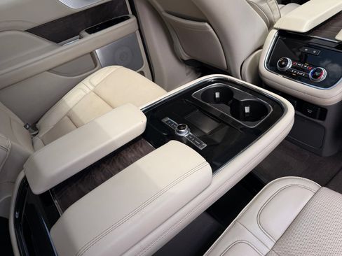 Used 2019 Lincoln Navigator L Reserve AWD/4WD image 24