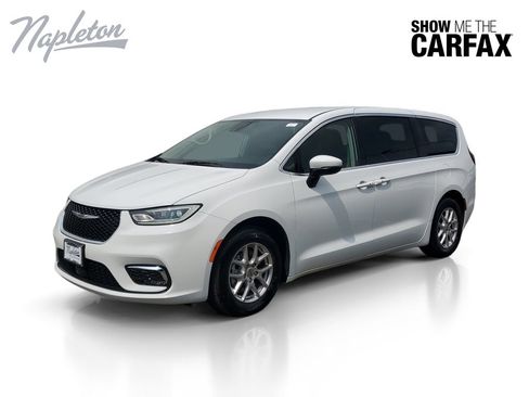 Used 2023 Chrysler Pacifica Touring-L FWD image 1