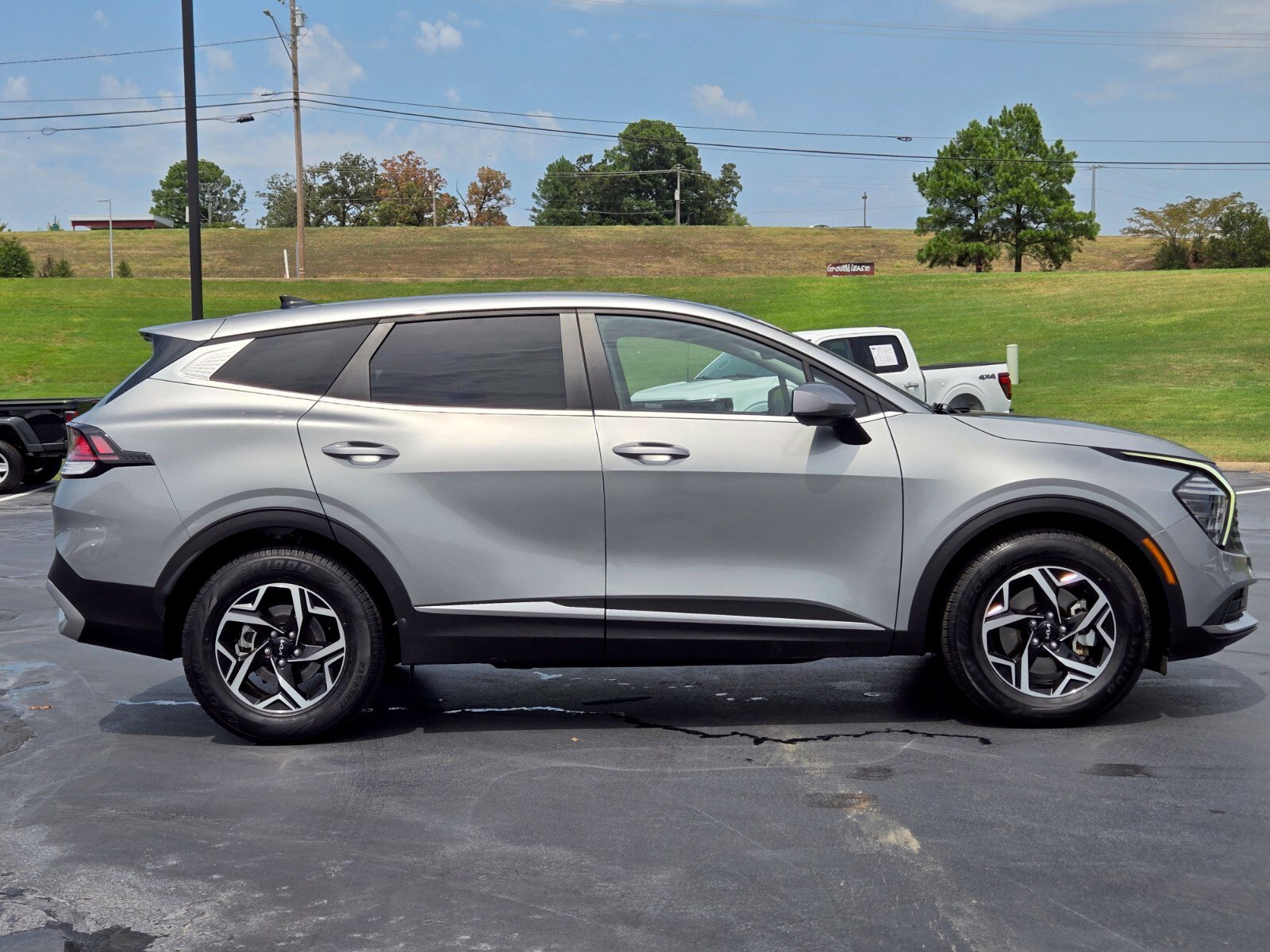 Used 2024 Kia Sportage LX FWD image 6