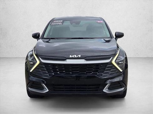 Used 2025 Kia Sportage LX image 2