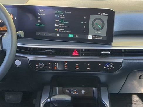 Used 2025 Kia Sorento LX image 17