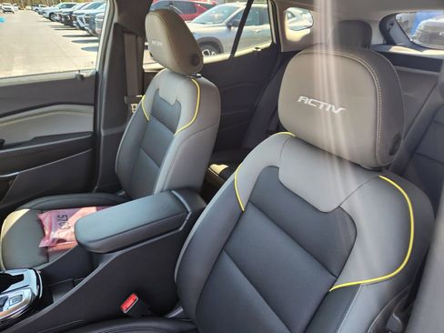 New 2026 Chevrolet Trax ACTIV w/ Sunroof Package FWD image 12