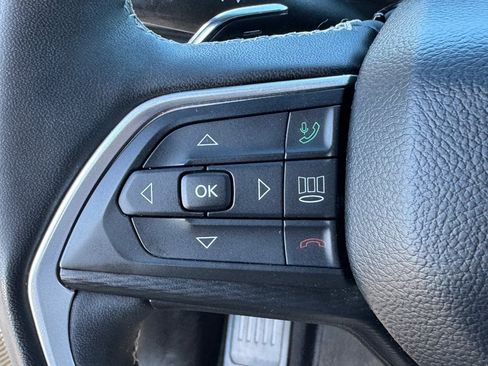 Used 2023 Jeep Grand Cherokee L Laredo image 34