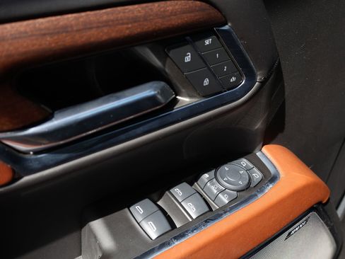 Used 2024 GMC Sierra 3500 Denali Ultimate image 11