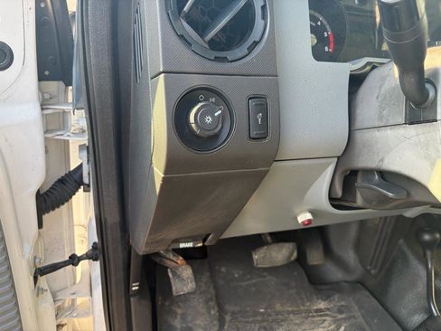 Used 2015 Ford F550 4x4 Regular Cab Super Duty image 25