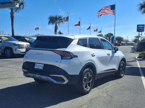 Used 2025 Kia Sportage LX image 2