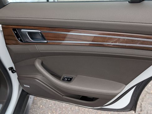 Used 2017 Porsche Panamera 4 image 33