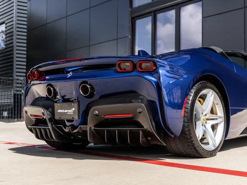 Used 2022 Ferrari SF90 Spider AWD/4WD image 13