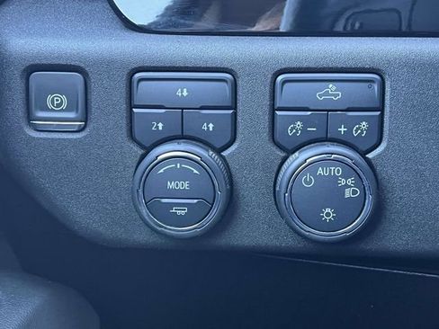 Used 2024 Chevrolet Silverado 2500 LT image 32