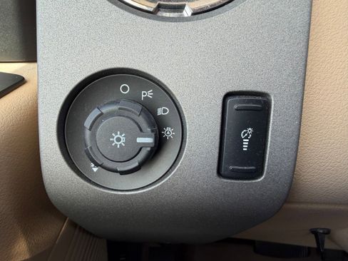 Used 2011 Ford F250 Lariat w/ Lariat Interior Pkg RWD image 26