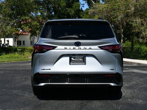 Used 2025 Toyota Sienna XSE image 34