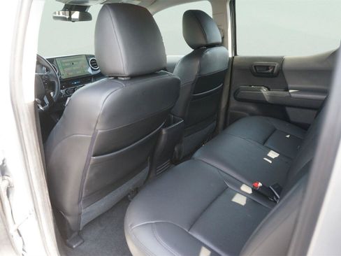 Used 2022 Toyota Tacoma SR AWD/4WD image 11