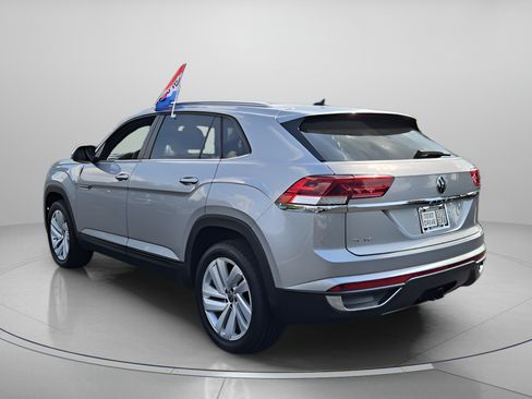 Certified 2022 Volkswagen Atlas Cross Sport SE FWD image 3