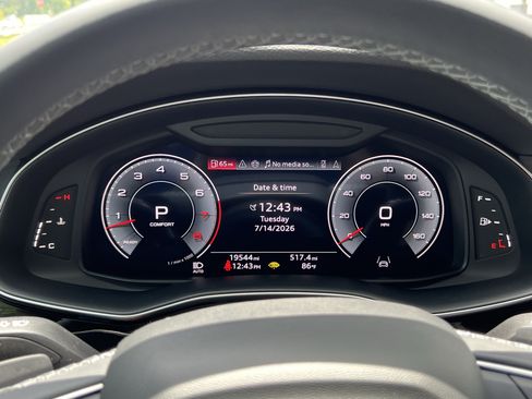 Used 2025 Audi Q8 Premium Plus AWD/4WD image 21