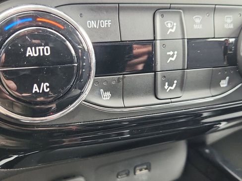 Used 2025 Chevrolet Trax LT w/ LT Convenience Package image 27