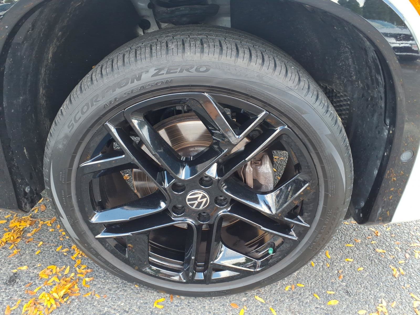 Certified 2025 Volkswagen Tiguan SE R-Line AWD/4WD image 7
