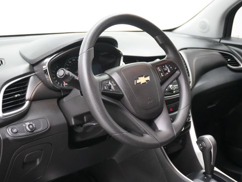 Used 2022 Chevrolet Trax LT w/ LPO, Cargo Package image 9