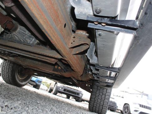 Used 2005 Chevrolet Suburban Z71 w/ Preferred Equipment Group image 33