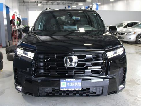 New 2026 Honda Pilot Black Edition image 3