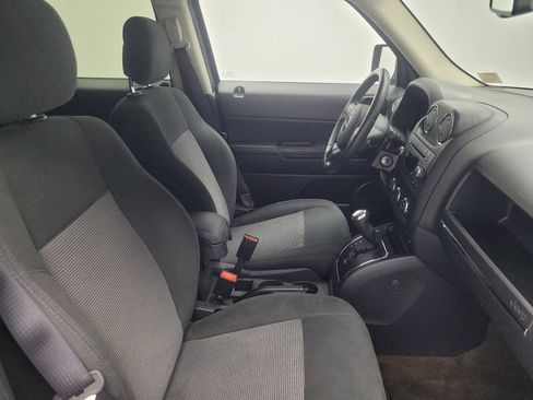 Used 2017 Jeep Patriot Latitude image 21