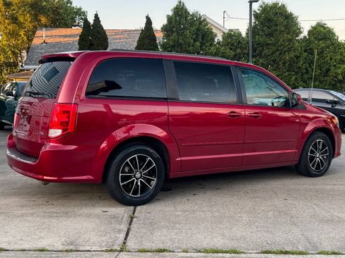 Used 2015 Dodge Grand Caravan R/T w/ Driver Convenience Group FWD image 3