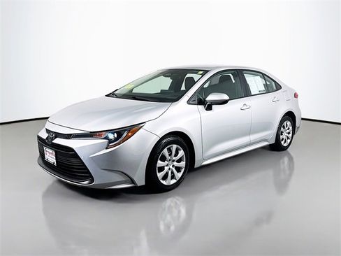 Used 2024 Toyota Corolla LE image 2
