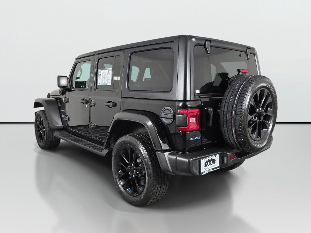 Used 2023 Jeep Wrangler Unlimited Sahara AWD/4WD image 3