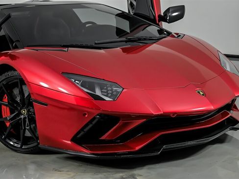 Used 2019 Lamborghini Aventador S AWD/4WD image 3