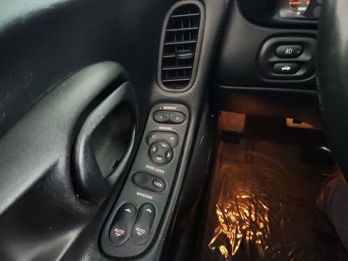 Used 2004 Chevrolet Corvette Coupe w/ Preferred Equipment Group image 35