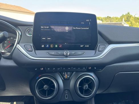 Used 2025 Chevrolet Blazer LT FWD image 16