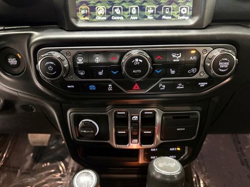 Used 2022 Jeep Wrangler Unlimited Sahara AWD/4WD image 29