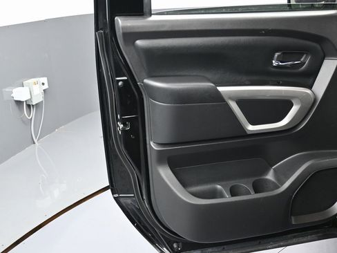 Used 2023 Nissan Titan SV image 34