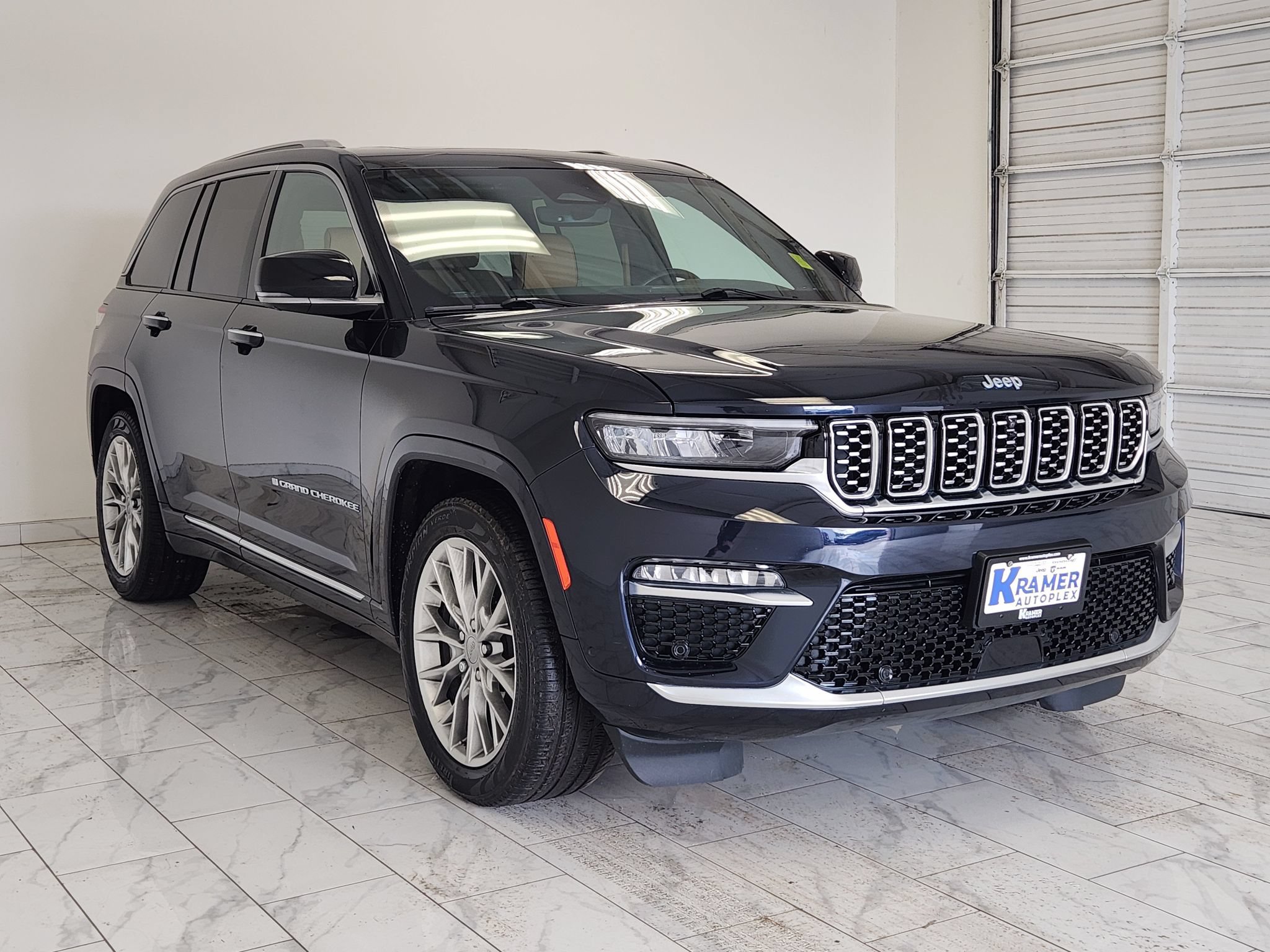 Used 2023 Jeep Grand Cherokee Summit AWD/4WD image 3