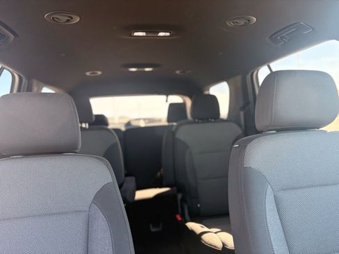 Used 2023 Chevrolet Traverse LT image 19